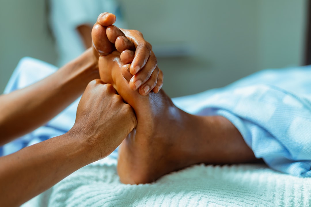 Aching Feet? When to See a Podiatrist for Foot Pain