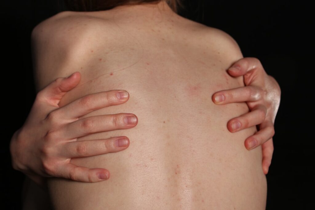 left side of mid back hurts