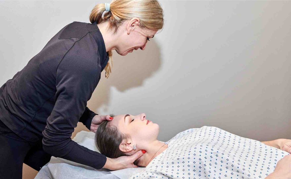 chiropractor spinal adjustment